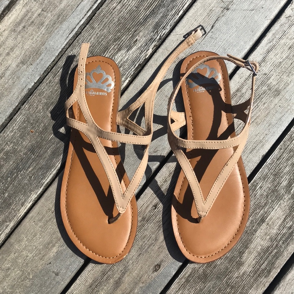 Perfect tan/nude sandal for summer